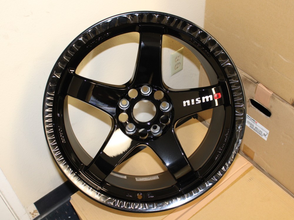 BRAND NEW NISMO LMGT4 FORGED WHEEL18X9.5 5X114.3 GLOSS BLACK SET OF 4